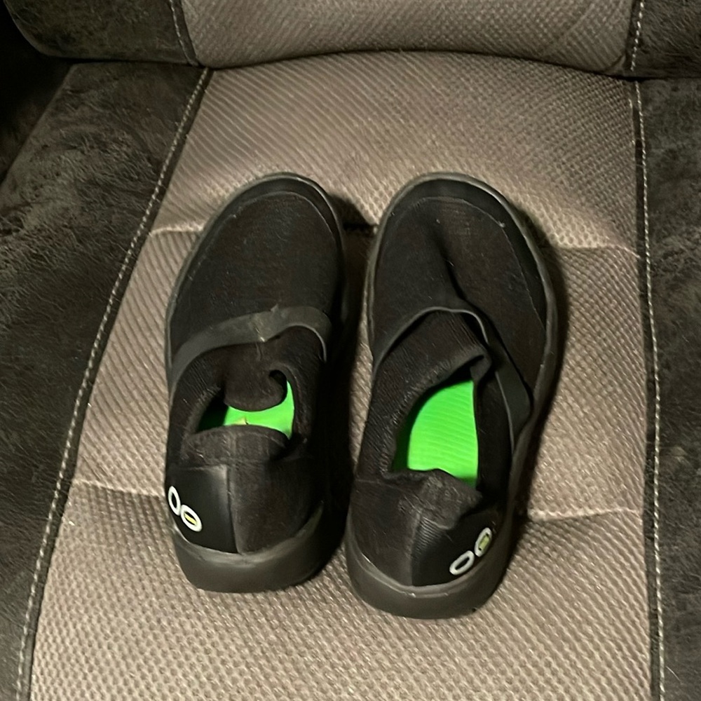 Women’s oofos oomg low shoe.